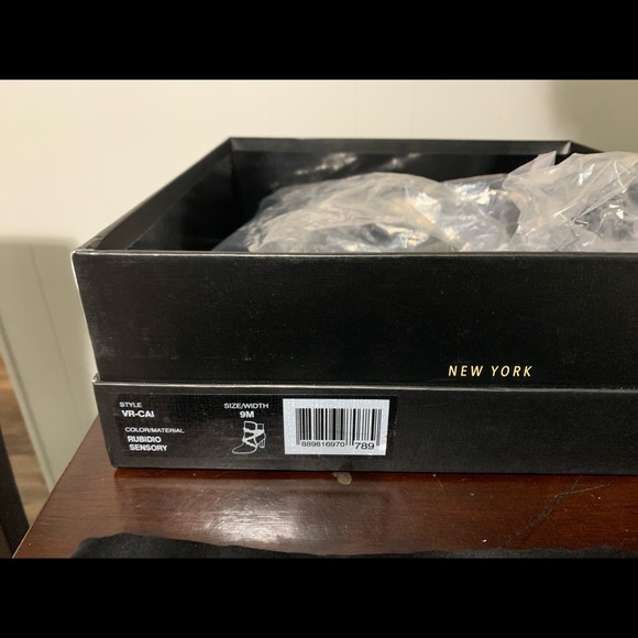 Vince Camuto- John Camuto Rubidio bootie - Picture 2 of 12